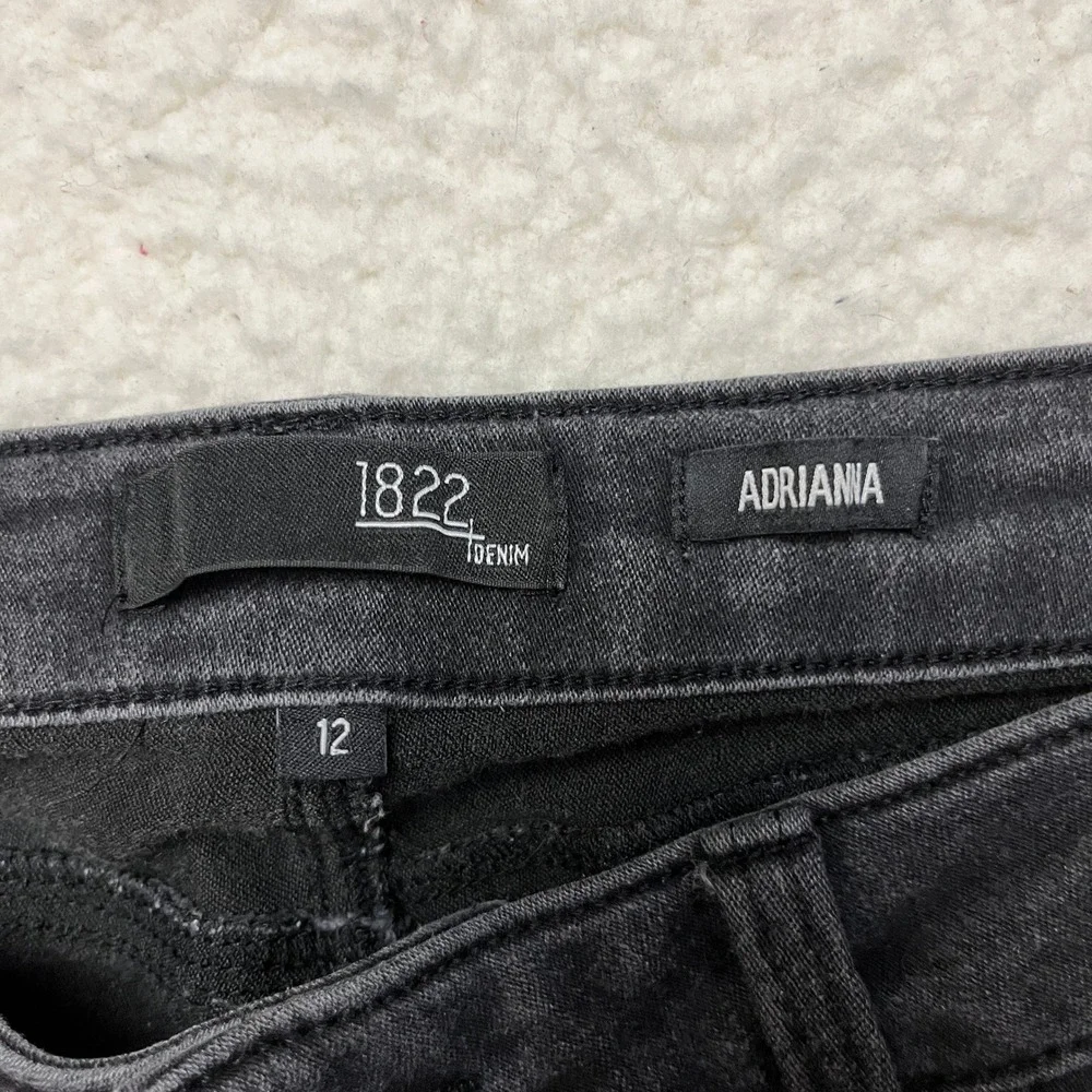 1822 Denim keywords dark